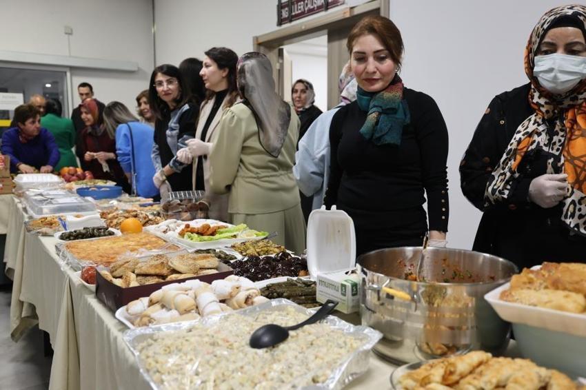 Final haftasında anne yemeği hazırladılar! Akademisyenin hamaratı Fırat Üniversitesi'nde