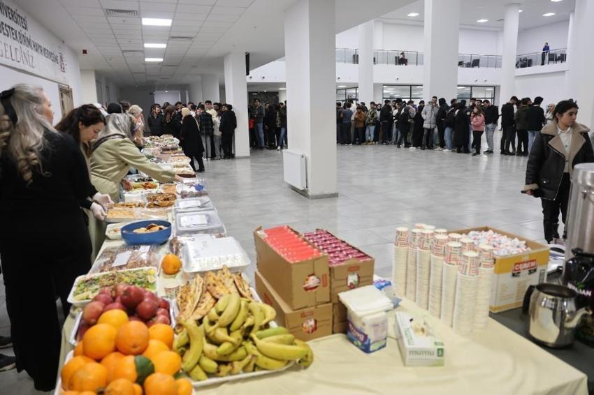 Final haftasında anne yemeği hazırladılar! Akademisyenin hamaratı Fırat Üniversitesi'nde
