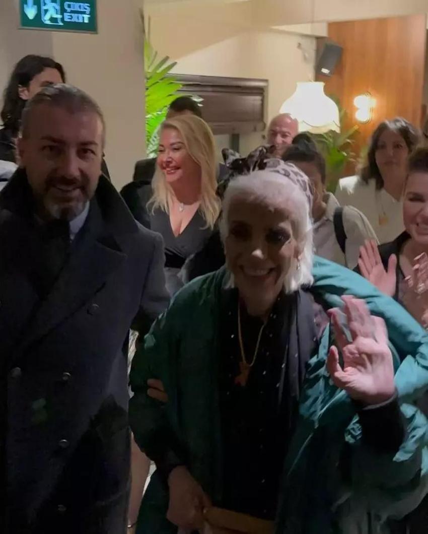 Tanyeli hastane odasından isyan etti!