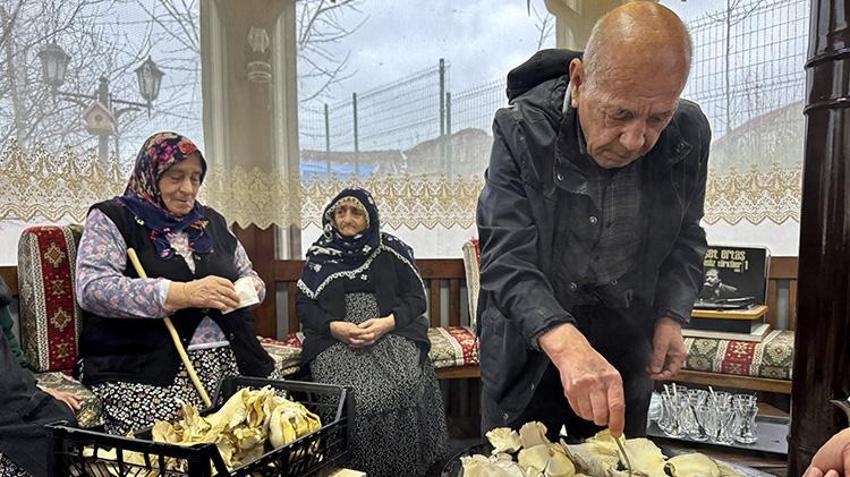 Yaşlı kadın ve erkekler huzurevinde de rahat durmadı! Sinop'ta huzurevi sakinleri mantar üretimi yapmaya başladı
