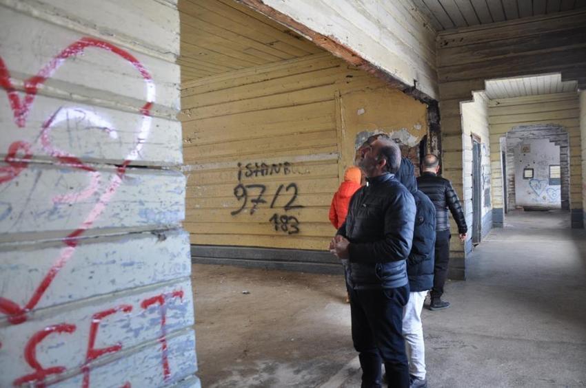 Bu binayı tutan tek bir çivi yok! Kars Sarıkamış'taki 2. Nikola'ya ait av köşkü yıkılma tehlikesiyle karşı karşıya