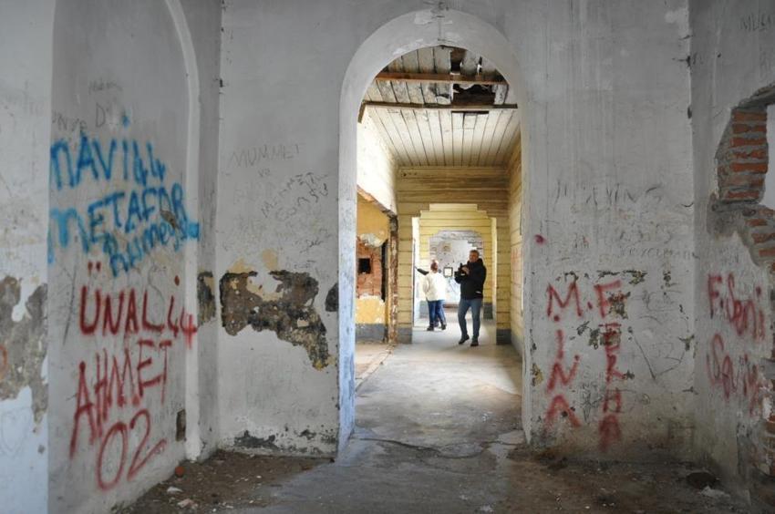 Bu binayı tutan tek bir çivi yok! Kars Sarıkamış'taki 2. Nikola'ya ait av köşkü yıkılma tehlikesiyle karşı karşıya