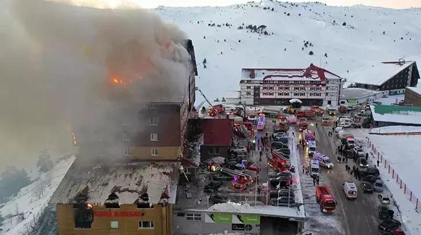 Berfu Yenenler, yangında oğlunun arkadaşı ve ailesinin hayatını kaybettiğini duyurdu!