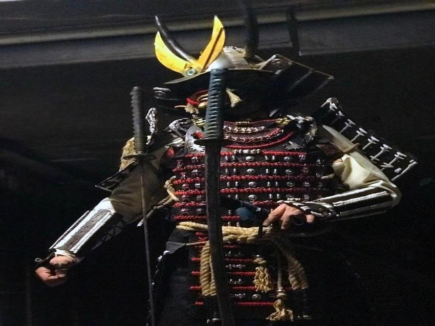 26 bin dokunuşla samuray zırhı tasarladı, Japonya’daki yarışmaya katılacak
