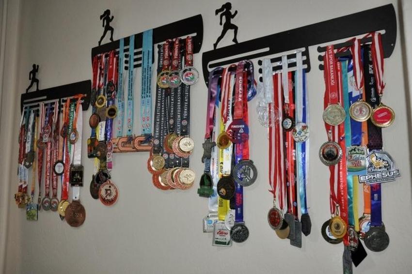 Haftada 60 kilometre koşuyor! Kadın master atlet 2 yılda madalyaya doydu