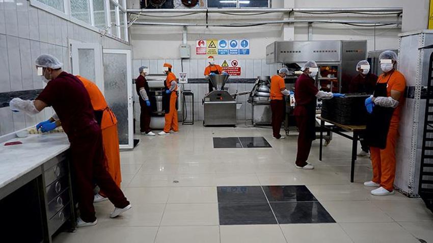 Şırnak'ta hükümlüler, kendi ekmeğini üretiyor