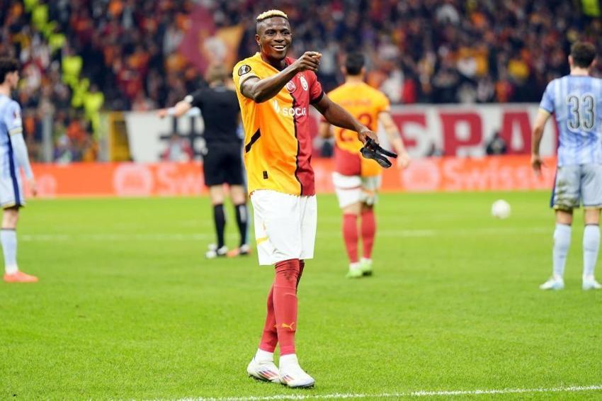 Osimhen'den skandal hareket! Ortalığı birbirine kattı, önce tehdit etti sonra yumrukladı