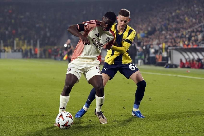 Cengiz Ünder topu rakibe verdi! Szymanski, Tadic'e sert sözler: 'Mourinho beni oyundan al' diye bağırıyordu