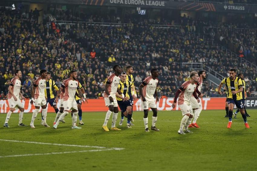 Cengiz Ünder topu rakibe verdi! Szymanski, Tadic'e sert sözler: 'Mourinho beni oyundan al' diye bağırıyordu