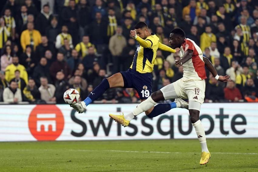 Cengiz Ünder topu rakibe verdi! Szymanski, Tadic'e sert sözler: 'Mourinho beni oyundan al' diye bağırıyordu