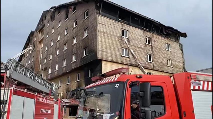 Kartalkaya'daki yangın felaketinde kahramanlık örneği: Çarşafları birbirine bağlayarak 11 kişiyi kurtardı