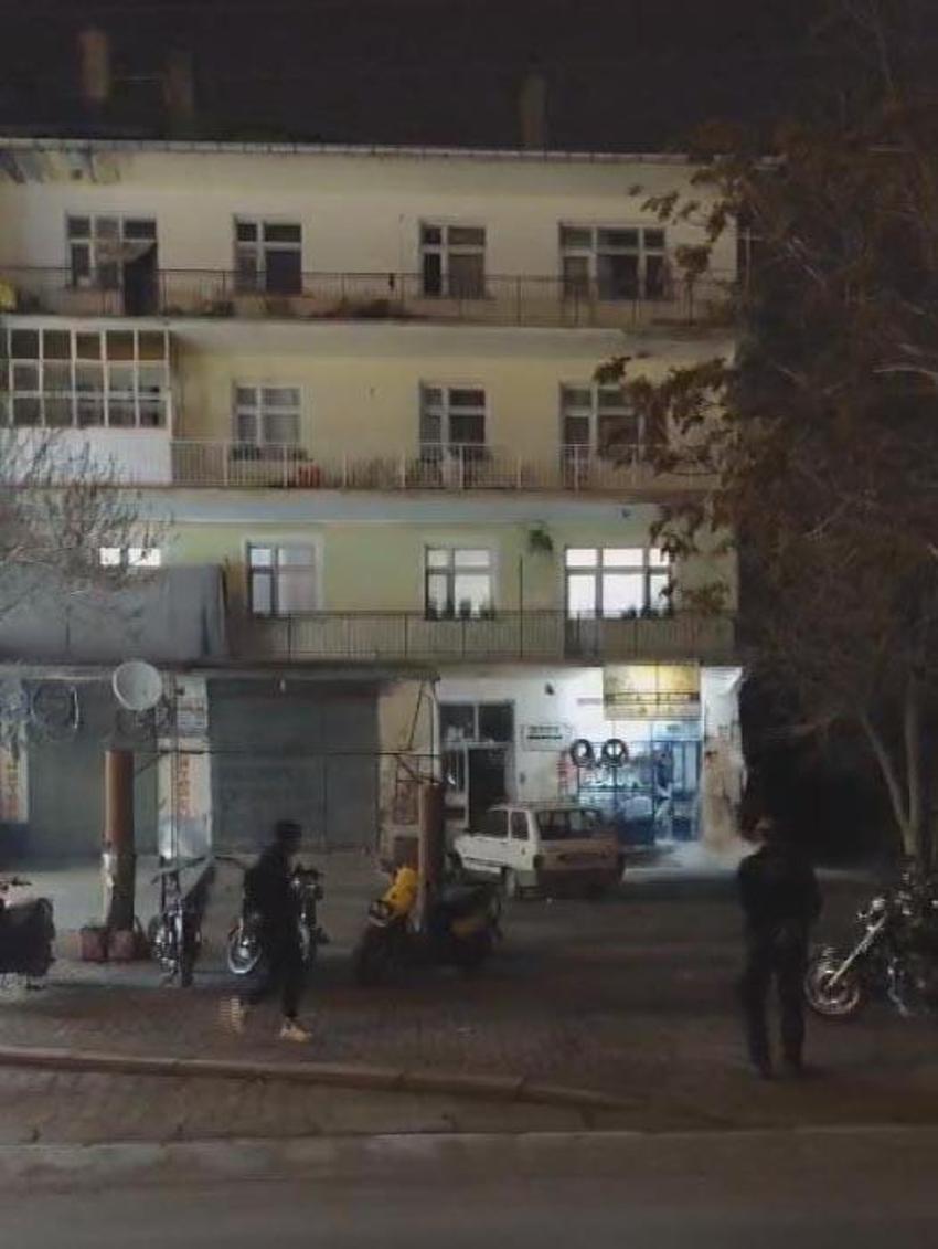 Konya’da 3 katlı bina çöktü; enkazdan 3 kişi sağ olarak kurtarıldı