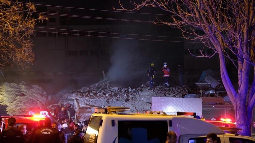 Konya’da 3 katlı bina çöktü; enkazdan 3 kişi sağ olarak kurtarıldı