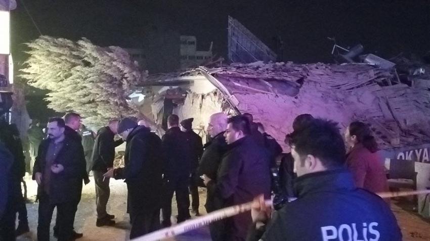 Konya’da 3 katlı bina çöktü; enkazdan 3 kişi sağ olarak kurtarıldı