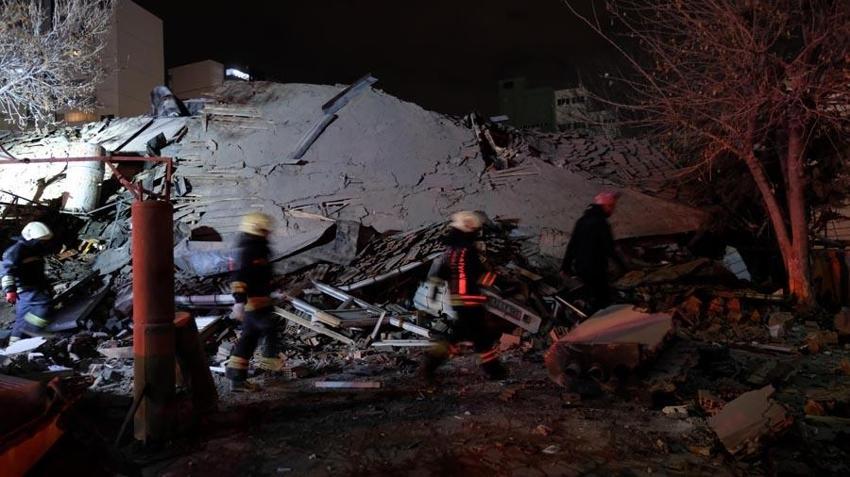 Konya’da 3 katlı bina çöktü; enkazdan 3 kişi sağ olarak kurtarıldı