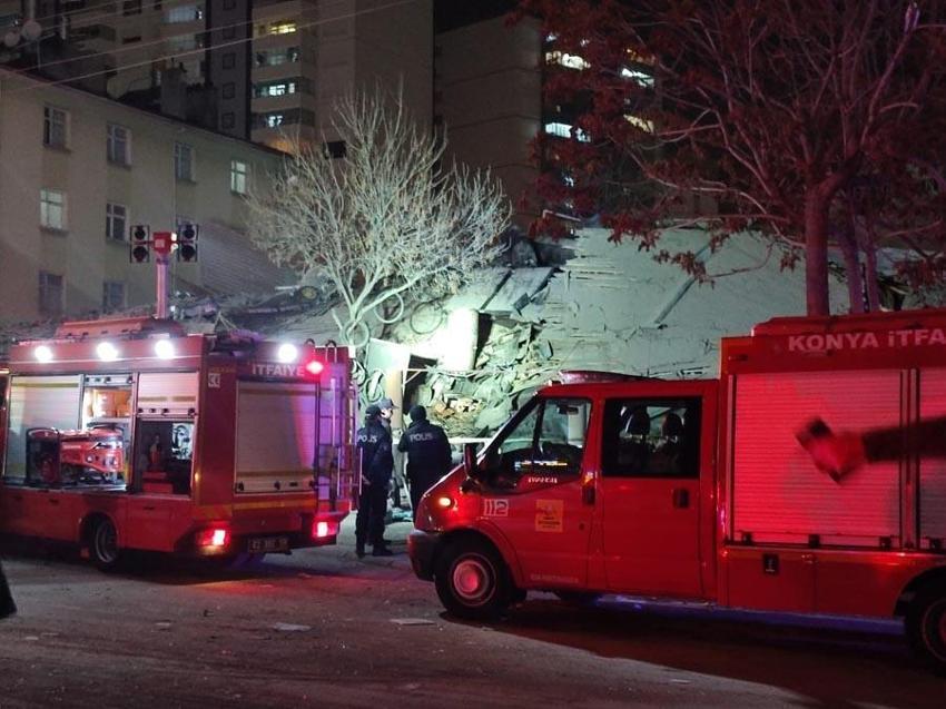 Konya’da 3 katlı bina çöktü; enkazdan 3 kişi sağ olarak kurtarıldı