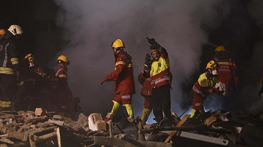 Konya'da bina çöktü! Acı haber geldi, bir kişinin cansız bedeni çıkarıldı
