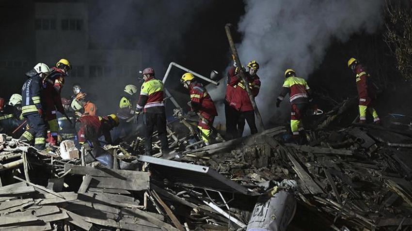 Konya'da bina çöktü! Acı haber geldi, bir kişinin cansız bedeni çıkarıldı