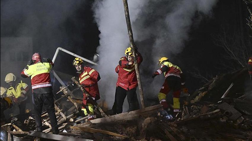 Konya'da bina çöktü! Acı haber geldi, bir kişinin cansız bedeni çıkarıldı