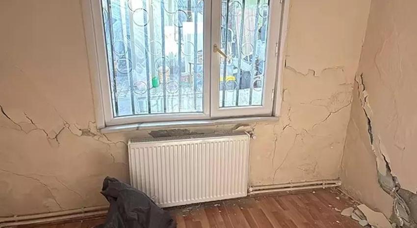 İstanbul'da 3 katlı binada çatlaklar! Daireler boşaltıldı