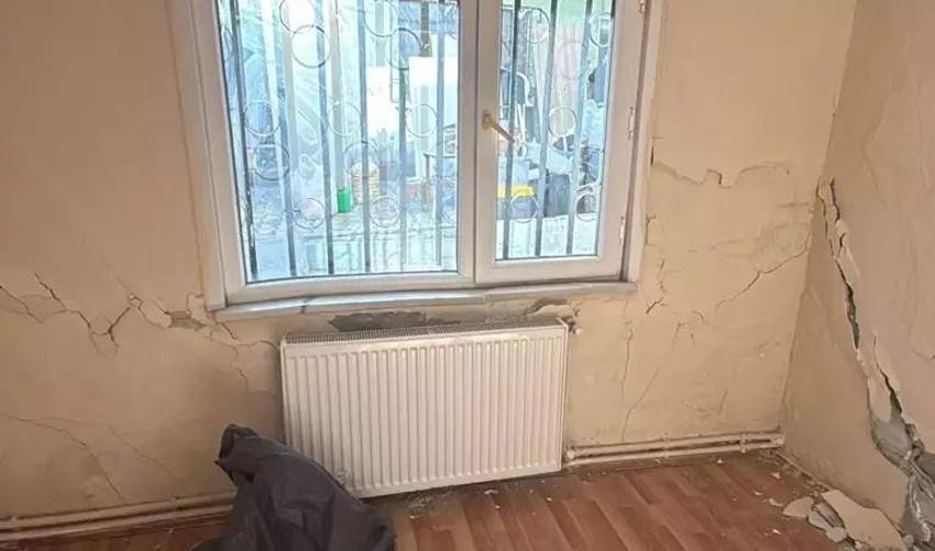 İstanbul'da 3 katlı binada çatlaklar! Daireler boşaltıldı
