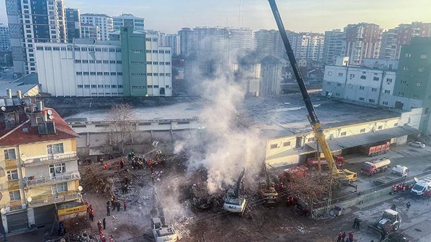 Konya'da bina çöktü! Acı haber geldi, bir kişinin cansız bedeni çıkarıldı