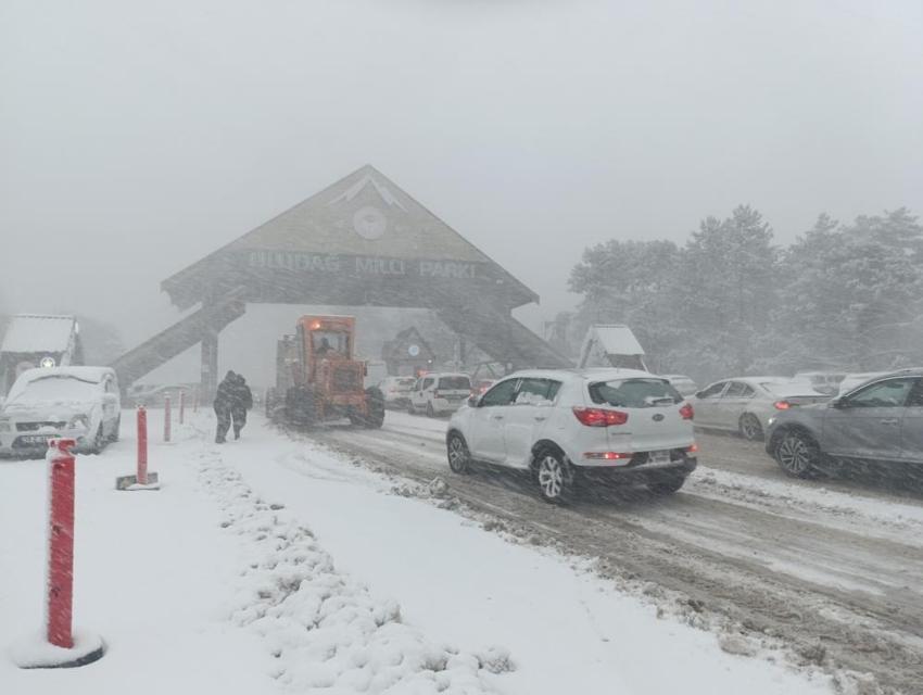 Beklenen kar nihayet İstanbul'a geliyor! Meteoroloji'den peş peşe kritik uyarı geldi: Gün ve saat verildi