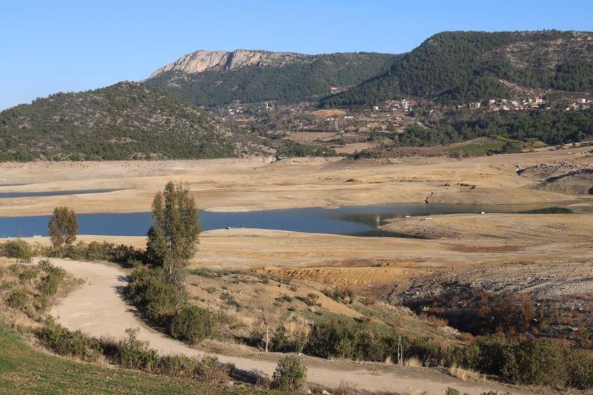 Adana'da sıcaklar arttı, barajlardaki seviye korkuttu! Bu kış sıcak giderse tarımsal üretim yapılamayabilir