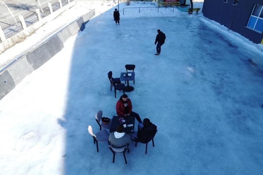 Rusya'dan ilham aldı Erzurum'a buz pisti kafe konsepti getirdi