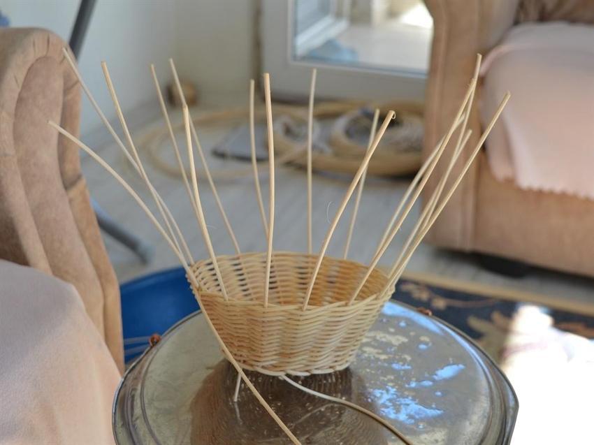Beyrut'ta öğrendi, yarım asırdır bambu ağacından sepet yapıyor!