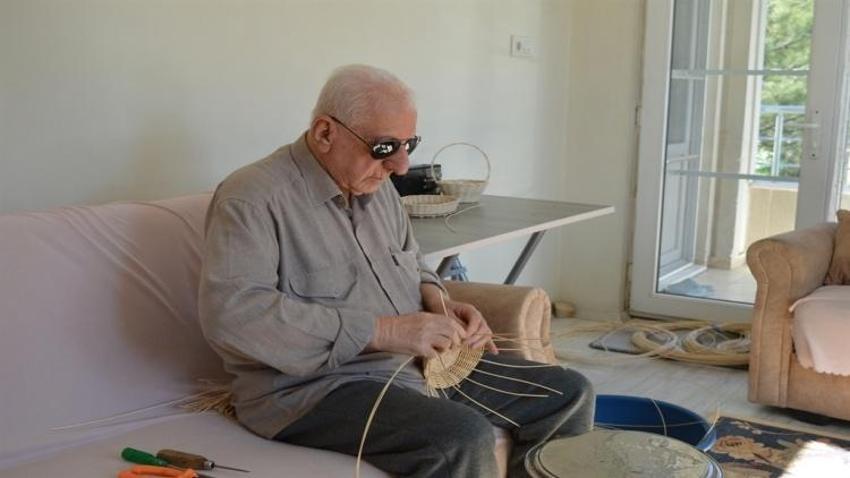 Beyrut'ta öğrendi, yarım asırdır bambu ağacından sepet yapıyor!