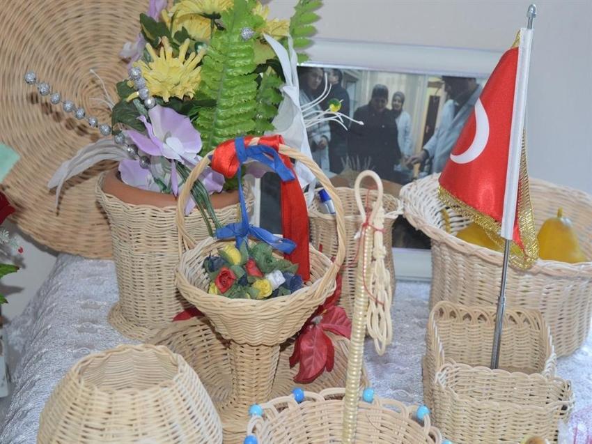 Beyrut'ta öğrendi, yarım asırdır bambu ağacından sepet yapıyor!
