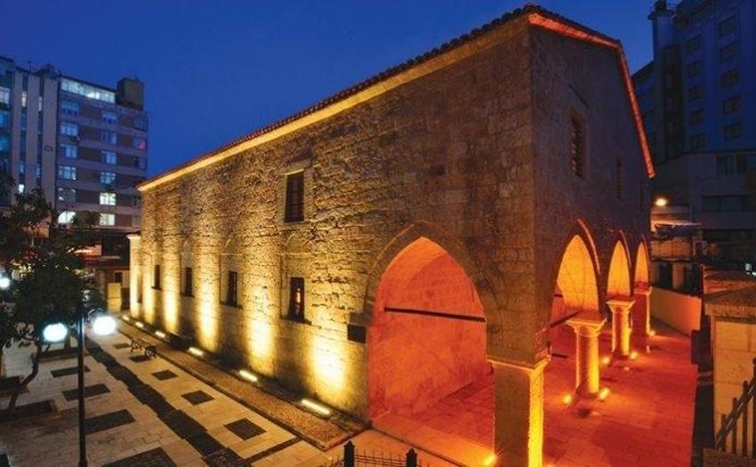 Pamuğu, sıcak sarısı ve yarpuz kokusu: Bu romanlar Adana'yı dünyaya tanıtıyor
