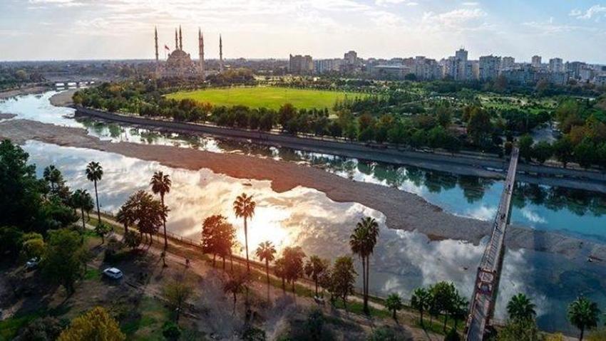 Pamuğu, sıcak sarısı ve yarpuz kokusu: Bu romanlar Adana'yı dünyaya tanıtıyor
