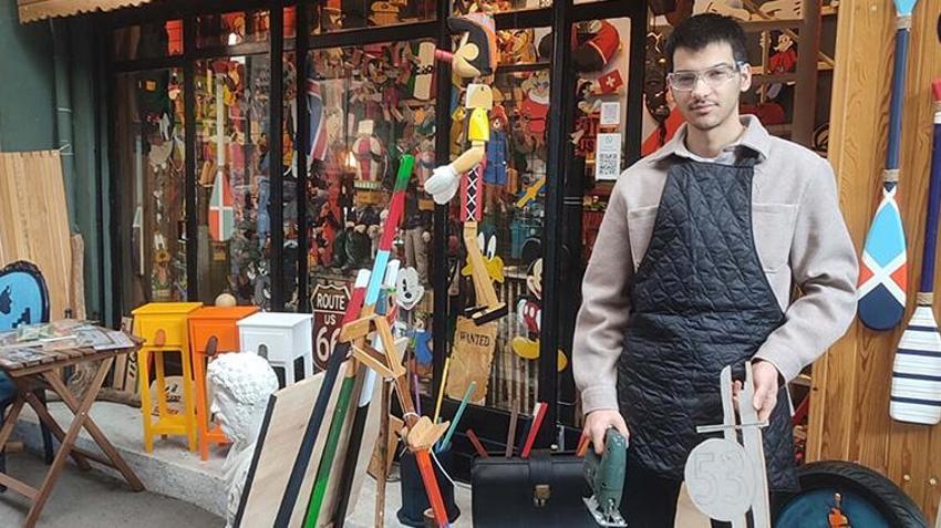 İzmir'de çarşının ortasında insanları masal dünyasına çeken atölye büyük bir ilgi görüyor