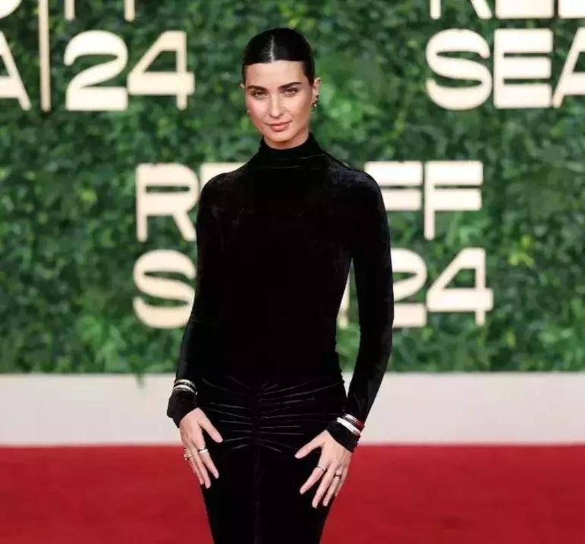 Tuba Büyüküstün Paris'te göz kamaştırdı! Modellere taş çıkarttı
