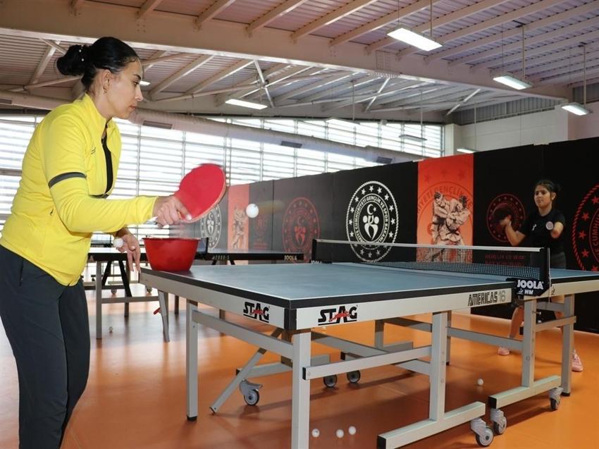 Doğuştan engelli Maya, masa tenisinde üst üste derece aldı