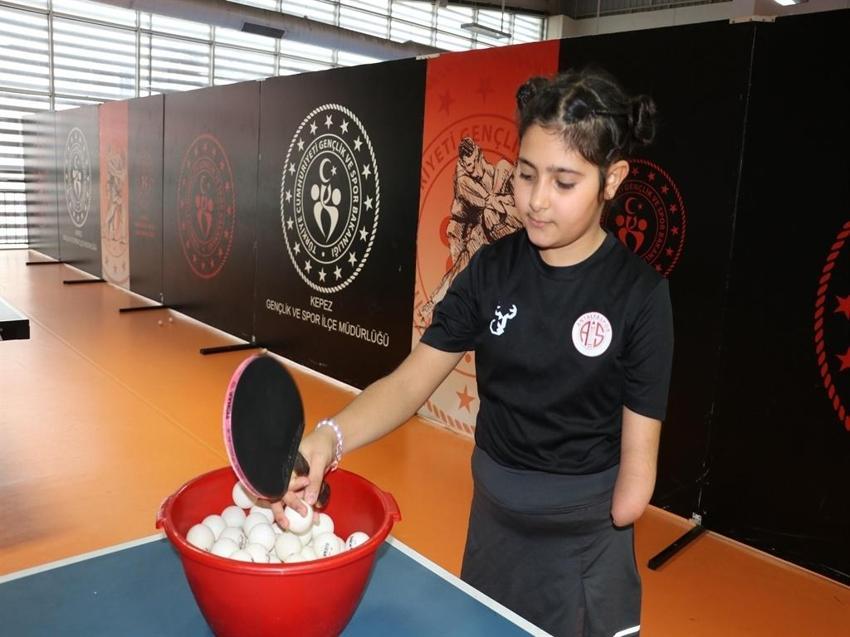 Doğuştan engelli Maya, masa tenisinde üst üste derece aldı
