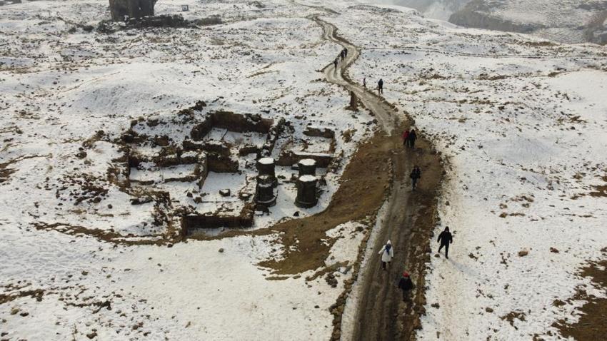 Kars'ta Ani Ören Yeri'ne ziyaretçi akını! Yıl boyunca yerli ve yabancı turistleri ağırlıyor