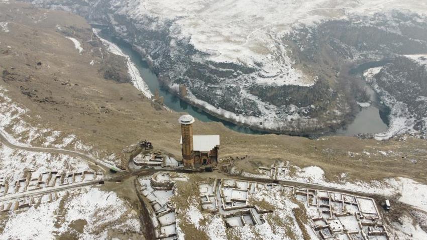 Kars'ta Ani Ören Yeri'ne ziyaretçi akını! Yıl boyunca yerli ve yabancı turistleri ağırlıyor