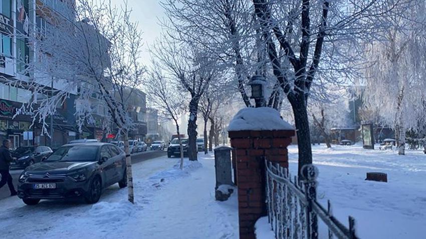 Doğu buz tuttu! Erzurum'da eksi 32 dereceyle kışla mücadele ediliyor