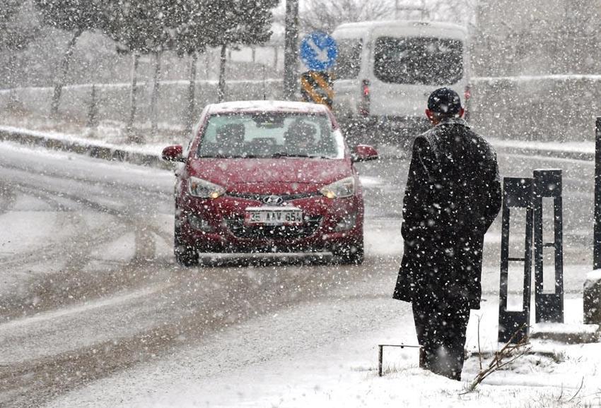 Lapa lapa kar yağışları İstanbul'a geliyor! Meteoroloji tarih vererek illeri uyardı
