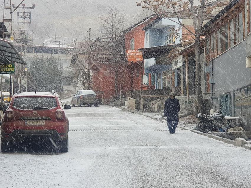 Lapa lapa kar yağışları İstanbul'a geliyor! Meteoroloji tarih vererek illeri uyardı