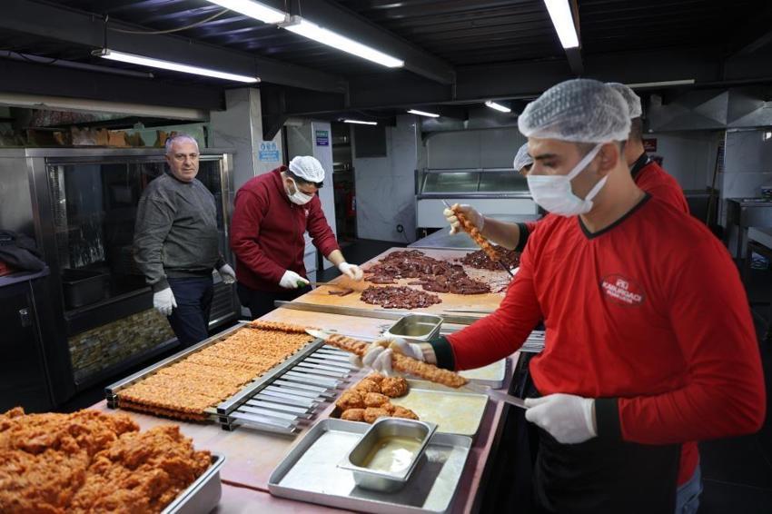 Adanalı kebapçılardan çapraz bulaş uyarısı: Etin ayrı sebzenin ayrı bıçaklarla doğranması gerek