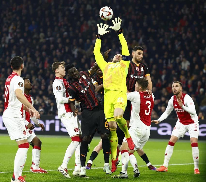 Ajax maçı sonrası Okan Buruk kapıyı gösterdi! Kerem Demirbay, Elias Jelert derken bomba ayrılık