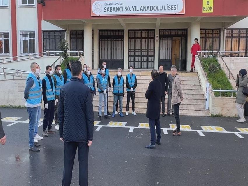 İstanbul'da okulların temizliğini yükümlüler yapıyor