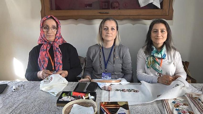 Trabzon'da açılan dikiş nakış kursunda öğretmenin öğrencileri arasında annesi ve ablası da var