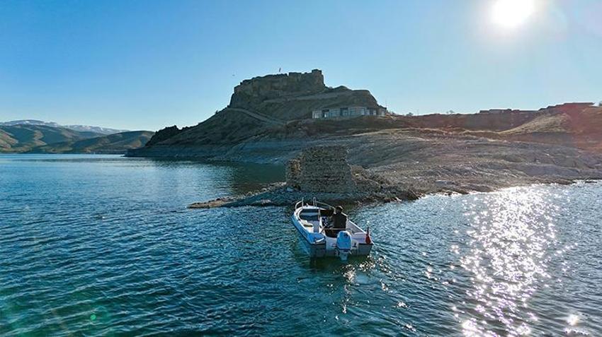 Keban Barajı'nda sular çekildi 2 bin 800 yıllık tarih ortaya çıktı! Pertek Kalesi'nin gizemli tarihine ışık tutacak