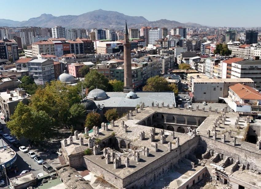 890 yıllık camide inanılmaz keşif! 7 tuğla diğerlerinden farklı: Hikayesi gözleri yaşartıyor