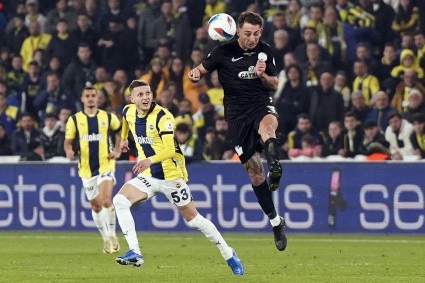 Fenerbahçe - Rizespor maçında kırmızı kart ve penaltı kararı olay yarattı: Kabul edilemez, onur kırıcı ve aşağılayıcı